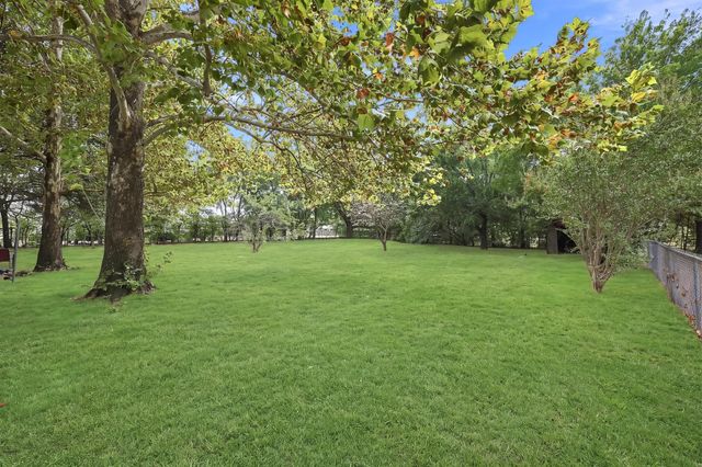 503 N College Street, Whitesboro, TX 76273