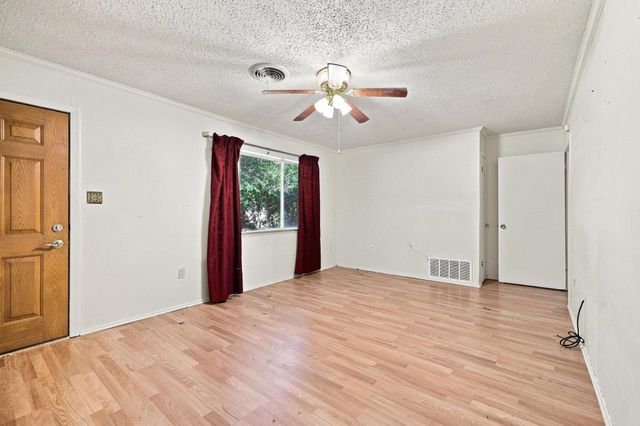 503 N College Street, Whitesboro, TX 76273