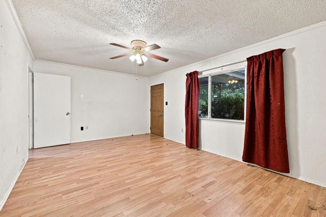 503 N College Street, Whitesboro, TX 76273
