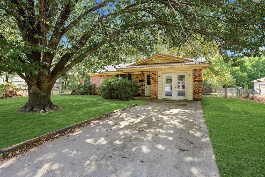 503 N College Street, Whitesboro, TX 76273