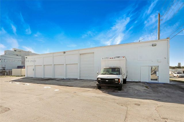 9795 NW 7th Ave, Miami, FL 33150