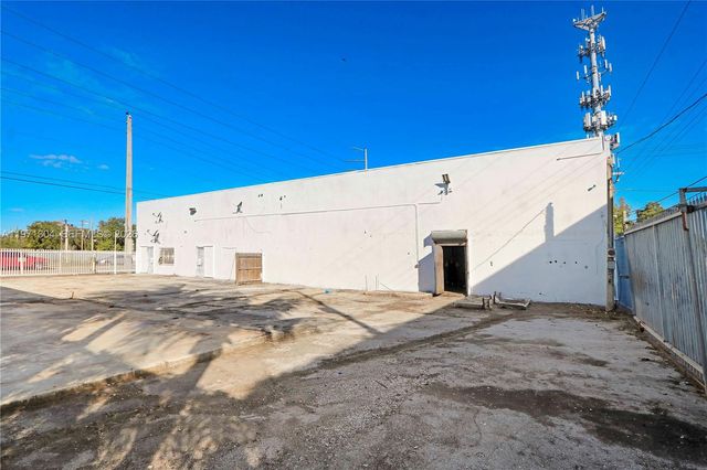 9795 NW 7th Ave, Miami, FL 33150