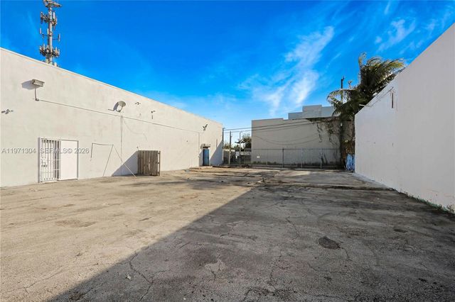 9795 NW 7th Ave, Miami, FL 33150