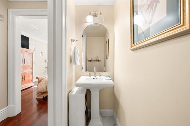 392 Marlborough St 1, Boston, MA 02115