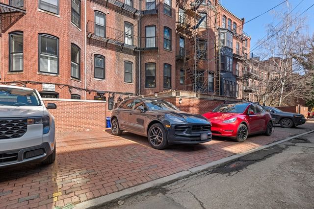 392 Marlborough St 1, Boston, MA 02115