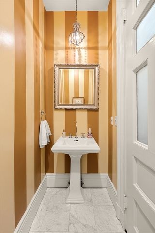 392 Marlborough St 1, Boston, MA 02115