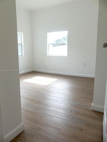 2275 NW 99th Ter, Miami, FL 33147