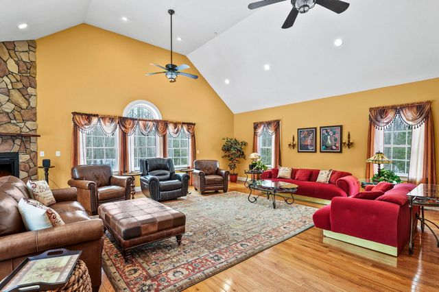 7 Lefevre Drive, Kingston, NH 03848