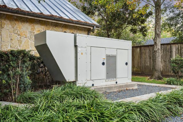 7 Leisure Lane, Bunker Hill Village, TX 77024