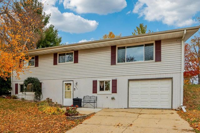 1526 Manor Drive, Janesville, WI 53548