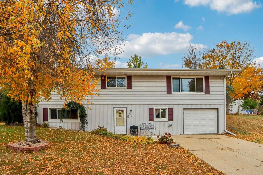 1526 Manor Drive, Janesville, WI 53548
