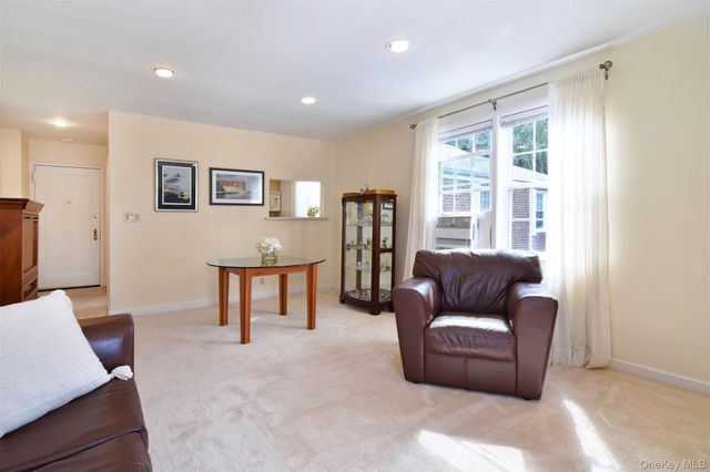 741 N Broadway 3D, Hastings-on-hudson, NY 10706