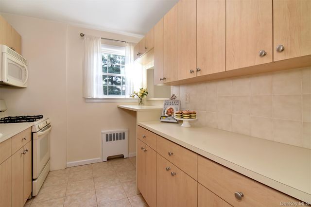 741 N Broadway 3D, Hastings-on-hudson, NY 10706