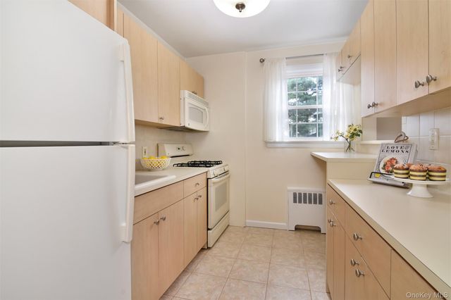 741 N Broadway 3D, Hastings-on-hudson, NY 10706