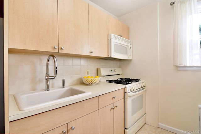 741 N Broadway 3D, Hastings-on-hudson, NY 10706
