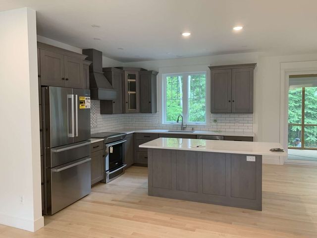 17 Stone Ridge Drive, Northampton, MA 01060