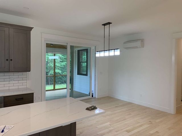 17 Stone Ridge Drive, Northampton, MA 01060