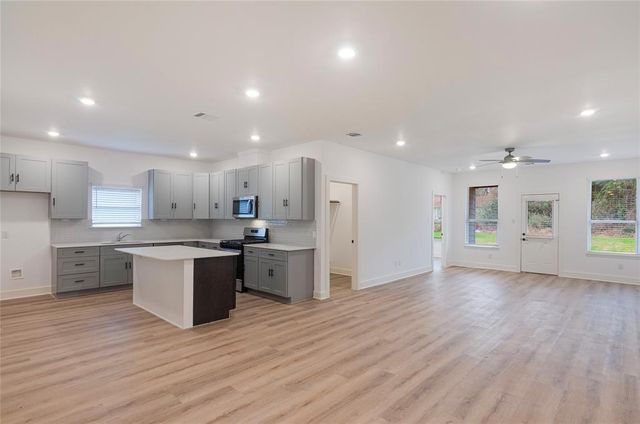 15372 Coaltown, Willis, TX 77378