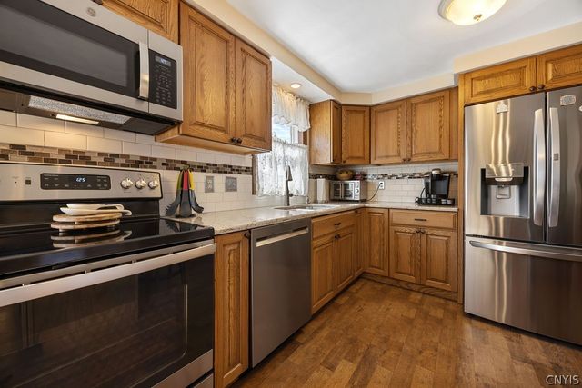 5538 Piazza Lane, Clay, NY 13041