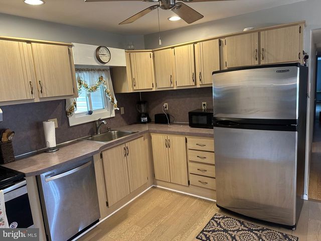 2 OAK CIR, Quakertown, PA 18951