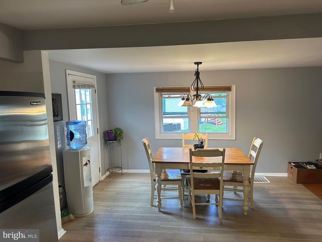 2 OAK CIR, Quakertown, PA 18951