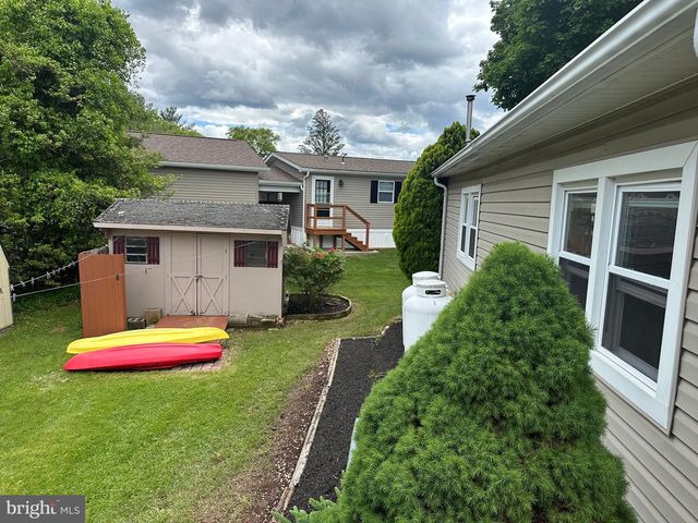 2 OAK CIR, Quakertown, PA 18951
