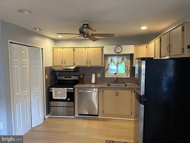 2 OAK CIR, Quakertown, PA 18951