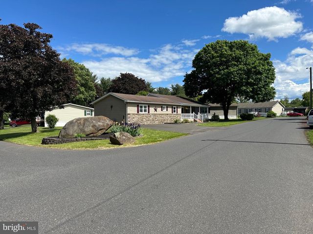 2 OAK CIR, Quakertown, PA 18951