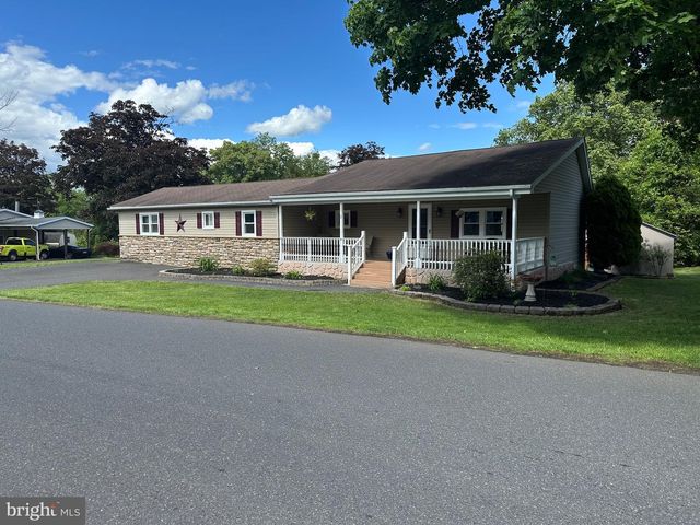 2 OAK CIR, Quakertown, PA 18951