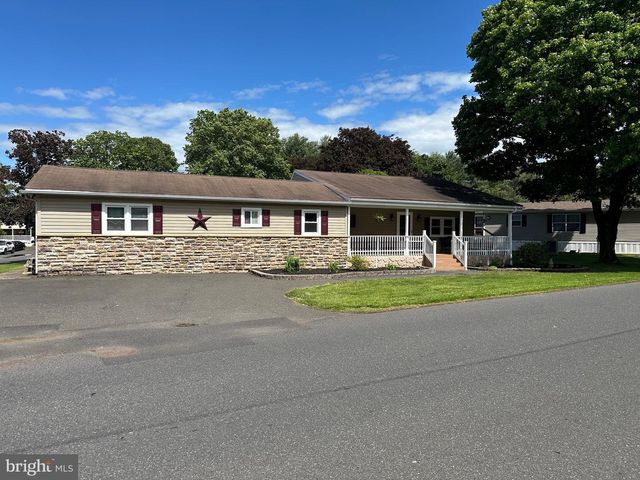 2 OAK CIR, Quakertown, PA 18951