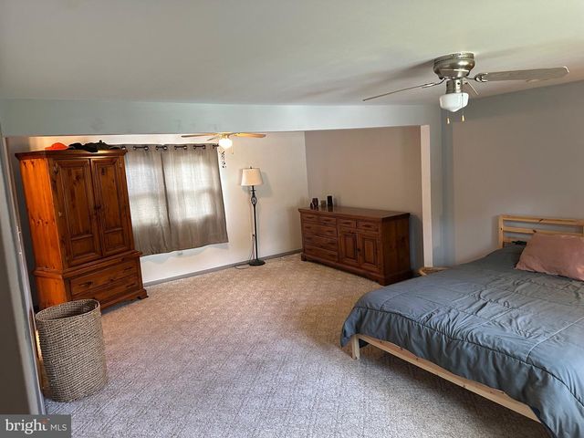 2 OAK CIR, Quakertown, PA 18951
