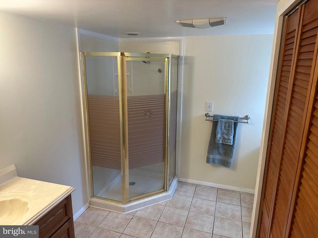 2 OAK CIR, Quakertown, PA 18951