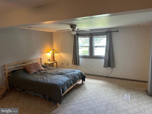 2 OAK CIR, Quakertown, PA 18951