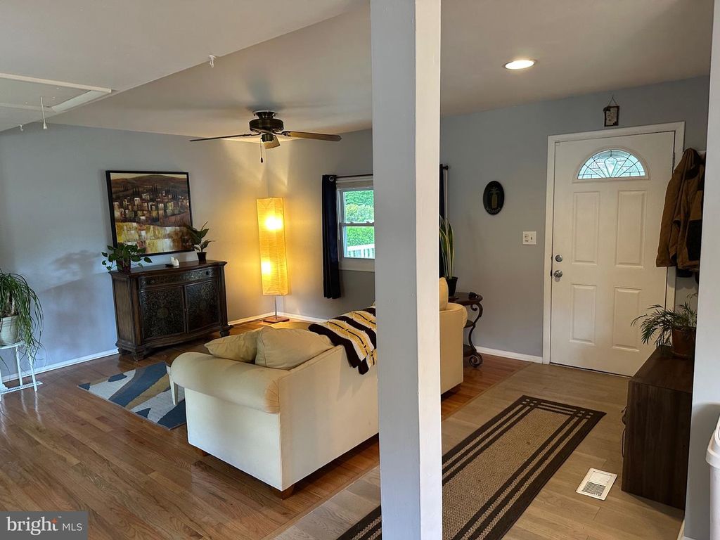 2 OAK CIR, Quakertown, PA 18951