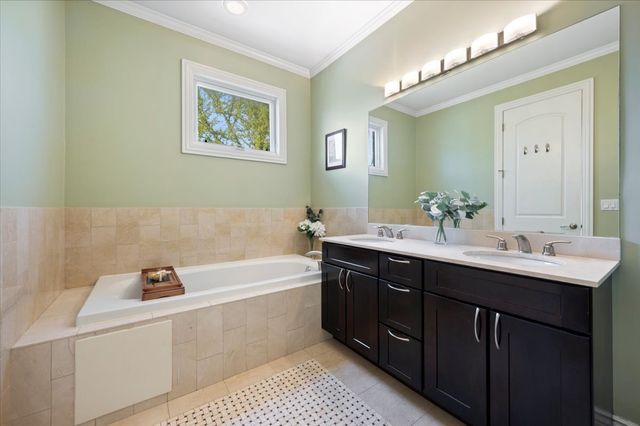 1426 W Irving Park Road 3, Chicago, IL 60613