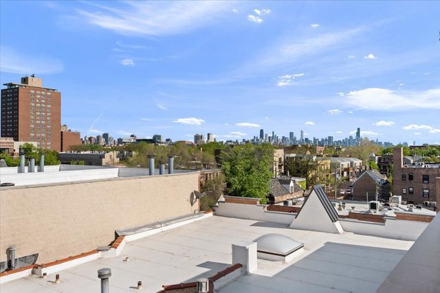 1426 W Irving Park Road 3, Chicago, IL 60613