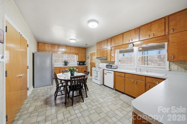 32 Falls Avenue, Granite Falls, NC 28630