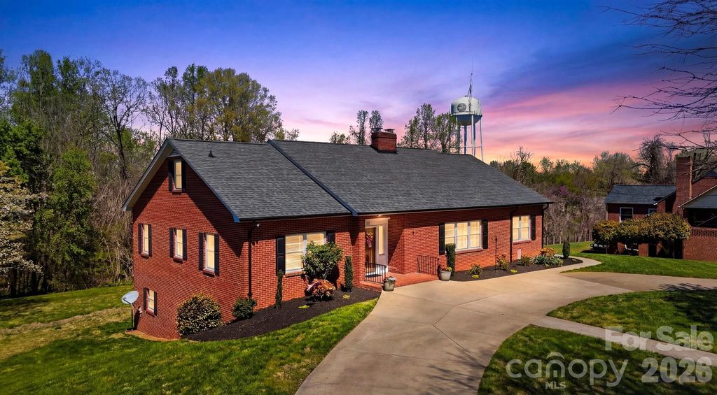 32 Falls Avenue, Granite Falls, NC 28630