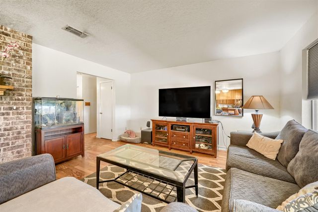 10026 Fm 1660, Hutto, TX 78634