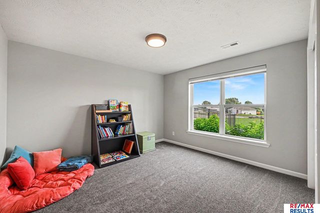 10415 S 209 Street, Gretna, NE 68028