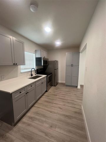 1019 N Chandler Drive 1015, Fort Worth, TX 76111