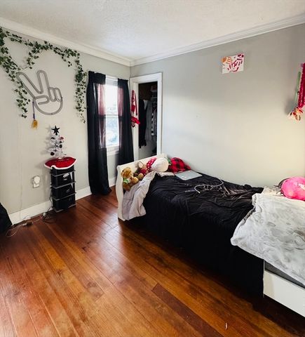 59 Daviston St, Springfield, MA 01108