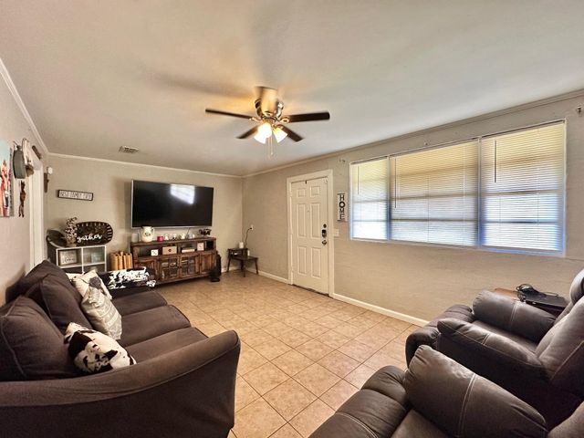 2601 E George Richey Rd, Longview, TX 75605