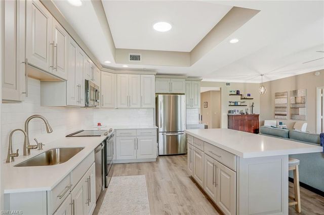 3485 LAUREL GREENS LN S 102, Naples, FL 34119