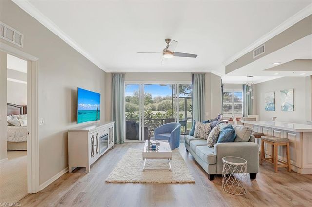 3485 LAUREL GREENS LN S 102, Naples, FL 34119