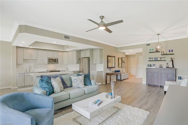 3485 LAUREL GREENS LN S 102, Naples, FL 34119