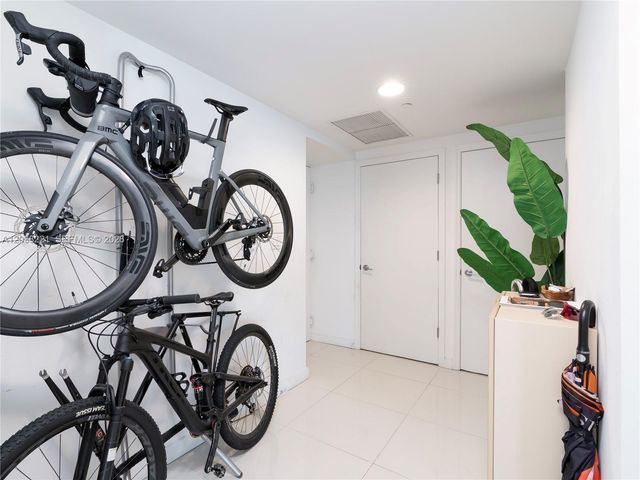 500 Brickell Ave 402, Miami, FL 33131