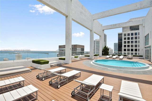 500 Brickell Ave 402, Miami, FL 33131