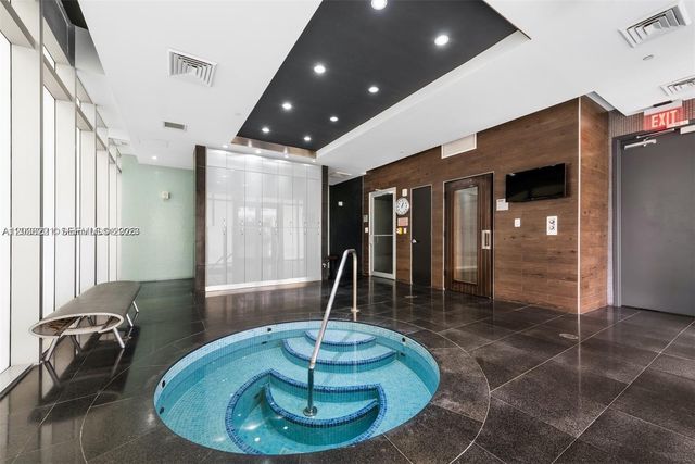 500 Brickell Ave 402, Miami, FL 33131