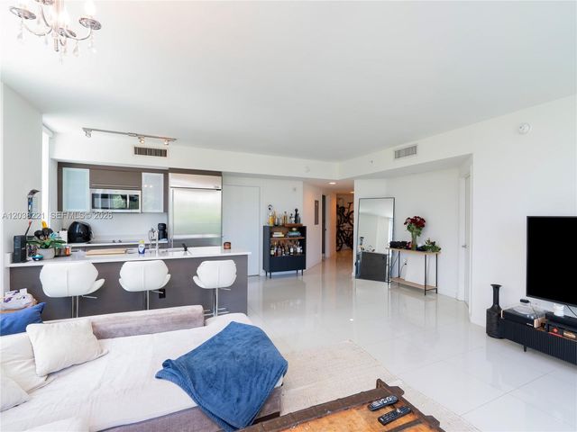 500 Brickell Ave 402, Miami, FL 33131
